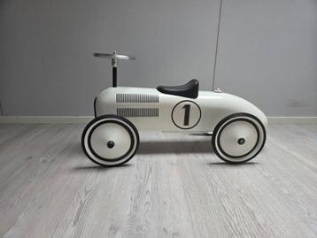 Retro loopwagen beschikbaar voor biedingen