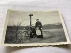 Vintage Foto Militair met Kind en Fiets - Vis atelier, Ophalen of Verzenden