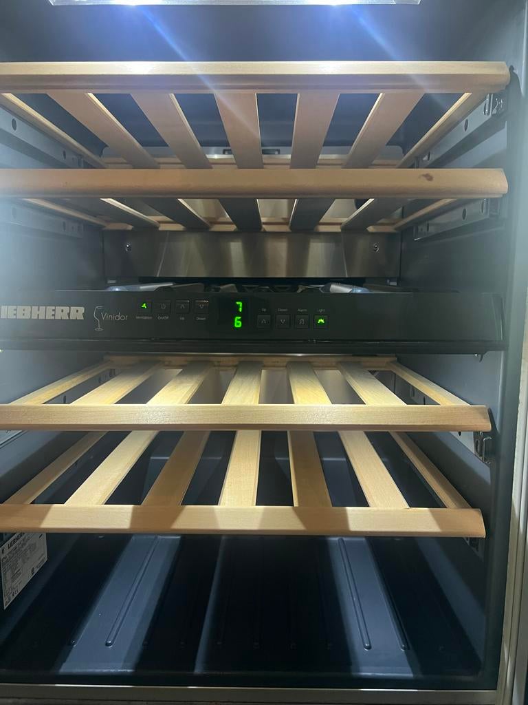 Wijn klimaatkast. Koelt niet goed, Witgoed en Apparatuur, Koelkasten en IJskasten, 75 tot 100 liter, 45 tot 60 cm, Ophalen, 85 tot 120 cm