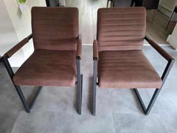 4 nieuwe eettafel stoelen  beschikbaar voor biedingen