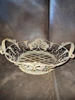 Vintage Metalen Mand met Decoratieve Details, Overige materialen, Mand, Ophalen of Verzenden, Zo goed als nieuw
