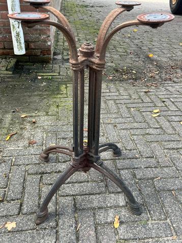 Tafelpoot oude tafelpoot voor klein tafeltje beschikbaar voor biedingen