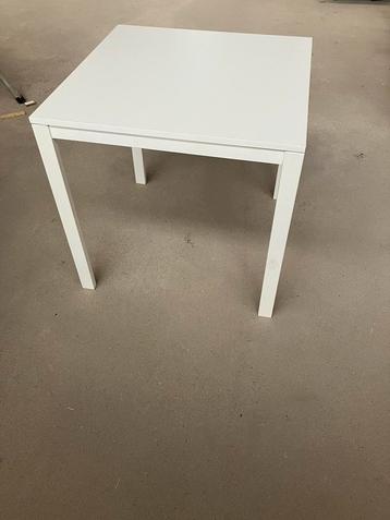 Nette Tafel 75x75x75 cm beschikbaar voor biedingen