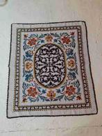 Retro Vintage tafelkleed geborduurd linnen 145/125, Huis en Inrichting, Tafelkleden, Binnen, Gebruikt, DJT, Ophalen of Verzenden