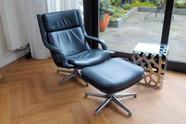 Artifort F140 fauteuil blauw leer in perfecte staat, Huis en Inrichting, Fauteuils, Zo goed als nieuw, Leer, Metaal, 50 tot 75 cm