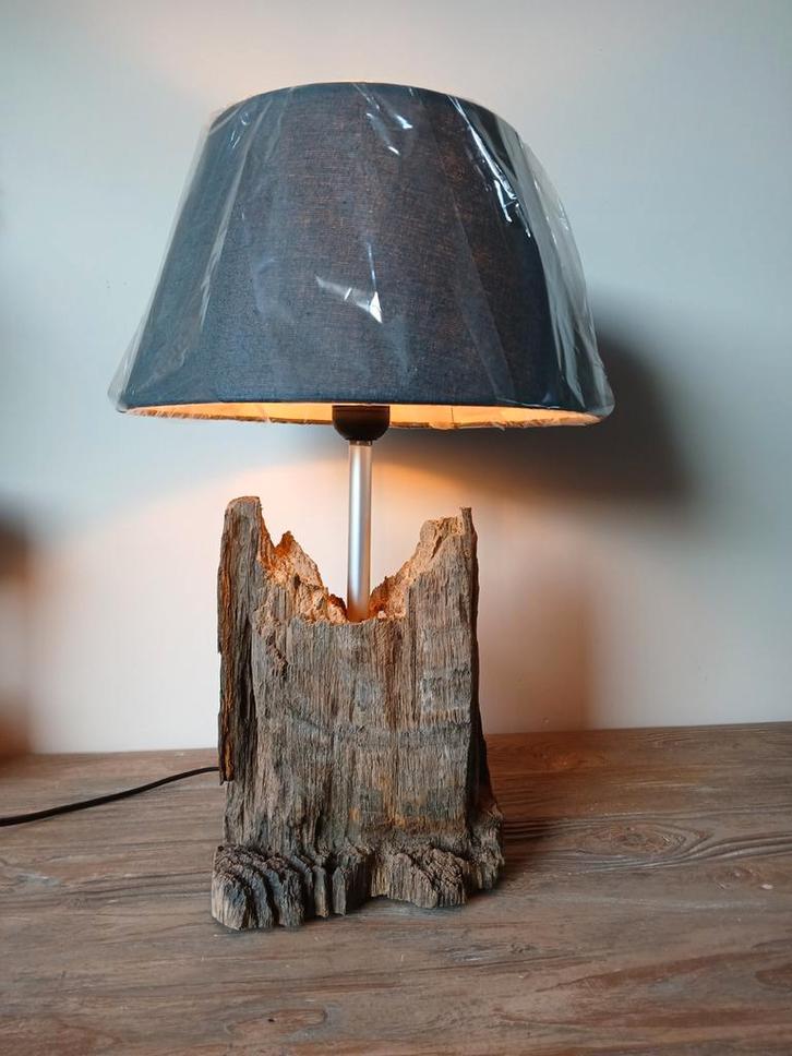 Landelijk tafellampje van stuk meerpaal, Huis en Inrichting, Lampen | Tafellampen, Nieuw, Minder dan 50 cm, Hout, Ophalen of Verzenden