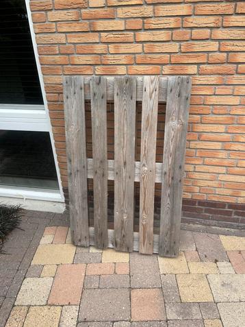 Gratis pallet beschikbaar voor biedingen