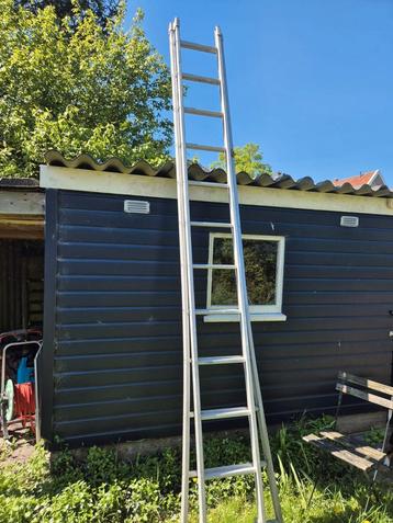 Opsteekladder / uitschuifbare ladder  beschikbaar voor biedingen