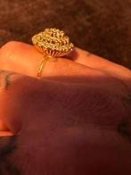 18 karaat goude ring, 37 geslepen diamantjes in toren vorm, Ophalen of Verzenden, Zo goed als nieuw