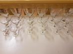 Gegraveerd glasservies 17 stuks, Antiek en Kunst, Antiek | Glas en Kristal, Ophalen of Verzenden