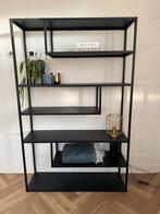 WOOOD Teun Zwart metalen open vakkenkast - als nieuw!, Huis en Inrichting, Kasten | Boekenkasten, Ophalen, Met plank(en), 100 tot 150 cm