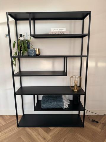 WOOOD Teun Zwart metalen open vakkenkast - als nieuw! beschikbaar voor biedingen