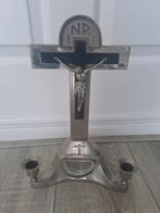 Rechtopstaand Kruis met Jezus altaartje met Wijnwaterbakje, Antiek en Kunst, Ophalen of Verzenden