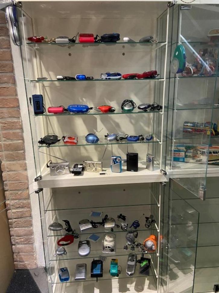 complete verzameling 48x novelty mini FM transistor radio's, Verzamelen, Complete verzamelingen en Collecties, Ophalen of Verzenden