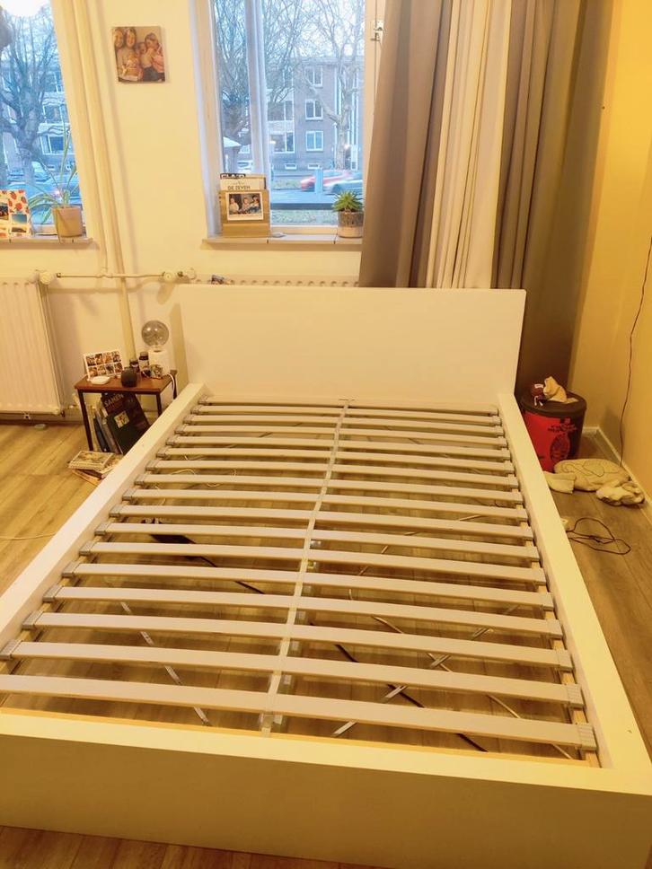 Ikea wit bedframe Sultan Lödingen - 140x200, Huis en Inrichting, Slaapkamer | Bedden, Gebruikt, Twijfelaar, 140 cm, 200 cm, Hout