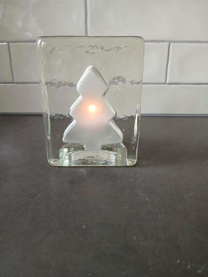 Robuuste waxinelichthouder met kerstboom in ijsaspect, Antiek en Kunst, Antiek | Glas en Kristal, Ophalen of Verzenden