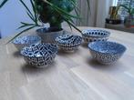 6x oa Pomax cremewit met zwarte kommetjes, schaaltjes, Ophalen of Verzenden, Zo goed als nieuw, Kom(men), Overige stijlen