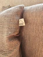 2 Bruine Dutch Decor Kussens met Gouden Details, Ophalen, Zo goed als nieuw, Bruin, Vierkant