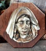 Heilige Maria Hangplaquette, Ophalen