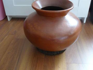 Grote ronde bloempot/sierpot. beschikbaar voor biedingen
