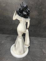 Gedetailleerd kunsthars beeld van een vrouw, Ophalen of Verzenden