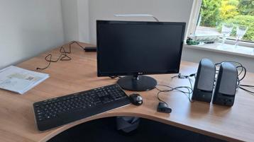 Monitor, toetsenbord, muis en speakers beschikbaar voor biedingen