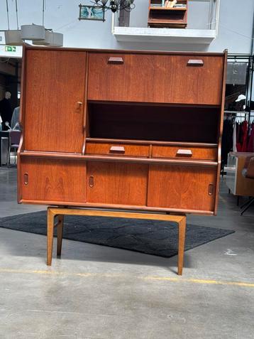 vintage kast  beschikbaar voor biedingen