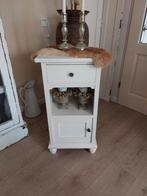 Brocante kastje/ nachtkastje, Huis en Inrichting, Slaapkamer | Nachtkastjes, Ophalen, Minder dan 45 cm, 70 cm of meer