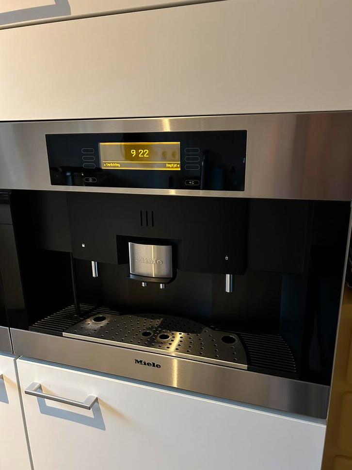 Miele inbouw koffiemachine, Witgoed en Apparatuur, Koffiezetapparaten, Gebruikt, Koffiebonen, Koffiemachine, 10 kopjes of meer