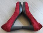 VOLTAN Wijnrode Pumps maat 38 1/2, Kleding | Dames, Schoenen, Pumps, Ophalen of Verzenden, Zo goed als nieuw, VOLTAN