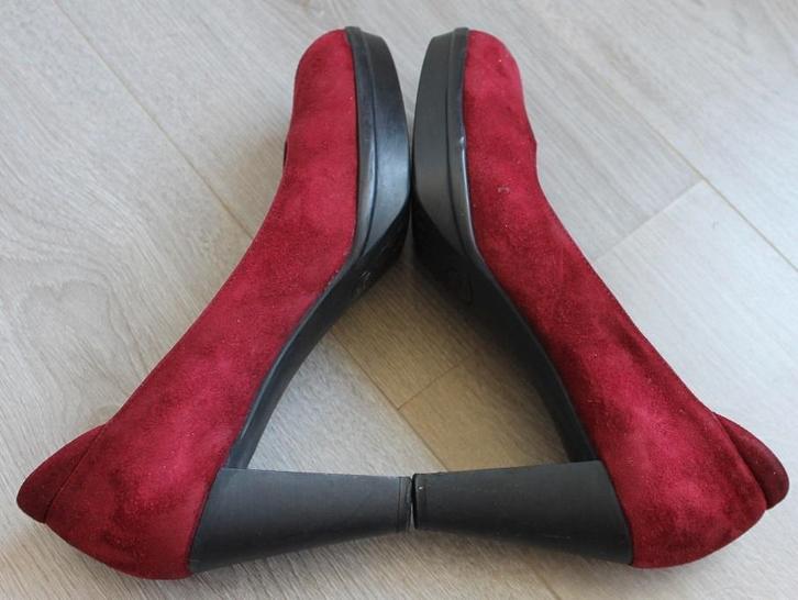 VOLTAN Wijnrode Pumps maat 38 1/2, Kleding | Dames, Schoenen, Zo goed als nieuw, Pumps, Rood, Ophalen of Verzenden
