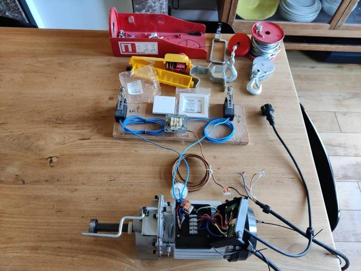 Elektrische takel, Doe-het-zelf en Verbouw, Lieren en Takels, Gebruikt, Elektrisch, Ophalen