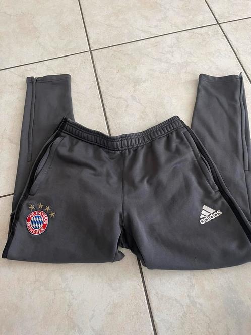 Adidas FC Bayern München Sportbroek M, Kleding | Heren, Sportkleding, Zo goed als nieuw, Voetbal, Maat 48/50 (M), Grijs, Verzenden