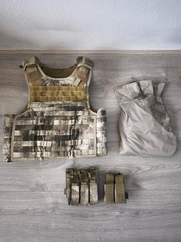Airsoft A-Tacs au / Vest / Tshirt / Pouches beschikbaar voor biedingen