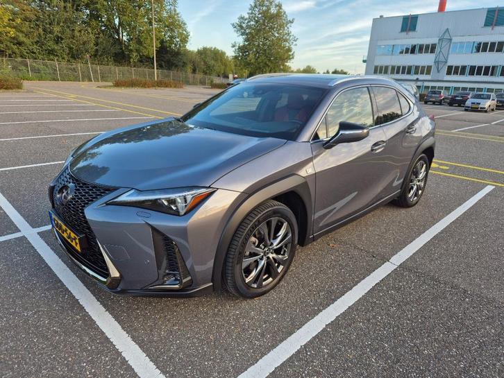 Lexus UX 250h Zeldzaam in NL F-Sport Premium AWD  LAGE KMST, Auto's, Lexus, Particulier, UX, 360° camera, 4x4, ABS, Achteruitrijcamera