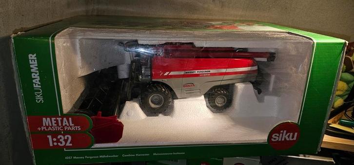 Massey Ferguson 9280 combine  SIKU 4257  1:32, Hobby en Vrije tijd, Modelauto's | 1:32, Zo goed als nieuw, Tractor of Landbouw