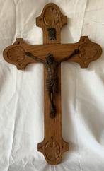Crucifix met mooi houtsnijwerk, Ophalen of Verzenden