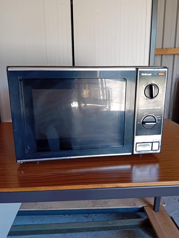 Vintage Magnetron - National, Witgoed en Apparatuur, Magnetrons, Gebruikt, Vrijstaand, Magnetron, 45 tot 60 cm, Draaiplateau, Ophalen