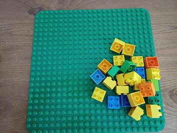 Duplo groene grondplaat met veel extra bouwstenen. beschikbaar voor biedingen