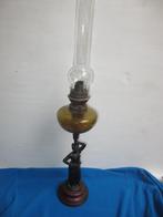 Antieke staande Olielamp dame op sokkel en amberkleurig vat, Antiek en Kunst, Ophalen of Verzenden