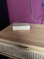 HEMA Wekker Bamboe met Draadloze Oplader - 2 Stuks, Witgoed en Apparatuur, Wekkers, Ophalen of Verzenden, Zo goed als nieuw, Digitaal