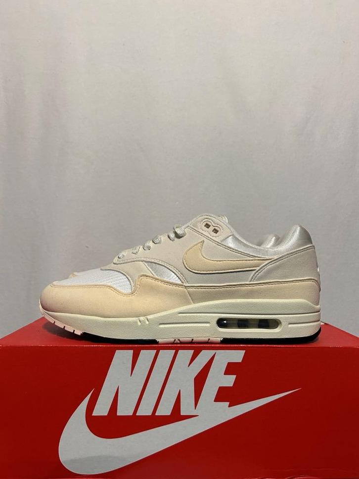 NIEUW! Maat 43 - Nike Air Max 1 Guava Ice, Kleding | Dames, Schoenen, Nieuw, Sneakers of Gympen, Overige kleuren, Verzenden