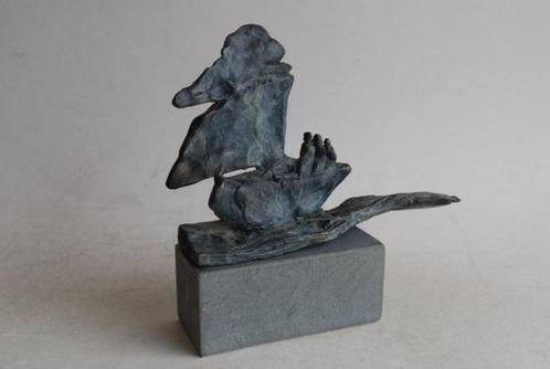 Bronzen beeld zeilboot gesigneerd Mieke Oldenburg (1948), Antiek en Kunst, Kunst | Beelden en Houtsnijwerken, Ophalen of Verzenden
