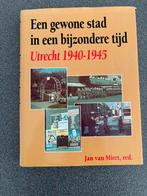 EEN GEWONE STAD IN EEN BIJZONDERE TIJD, Ophalen of Verzenden, 20e eeuw of later, Gelezen
