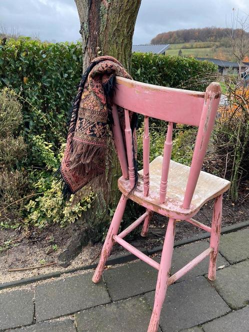 Oude roze houten stoel brocant,vintage, Huis en Inrichting, Stoelen, Zo goed als nieuw, Ophalen