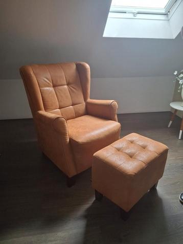 Fauteuils en hocker  beschikbaar voor biedingen