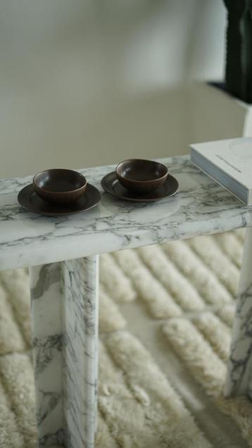 Arabescato marmeren side table beschikbaar voor biedingen