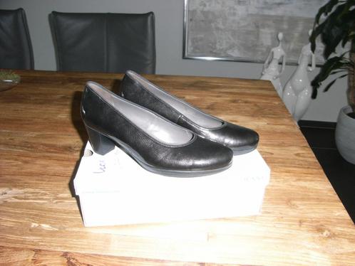NIEUW! bruin leren/lak pump JENNY BY ARA mt 39 hak 5,5cm, Kleding | Dames, Schoenen, Nieuw, Pumps, Bruin, Ophalen of Verzenden