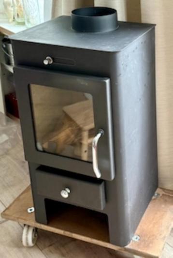Livn passat houtkachel /haard handig in huis/tuinoverkapping beschikbaar voor biedingen