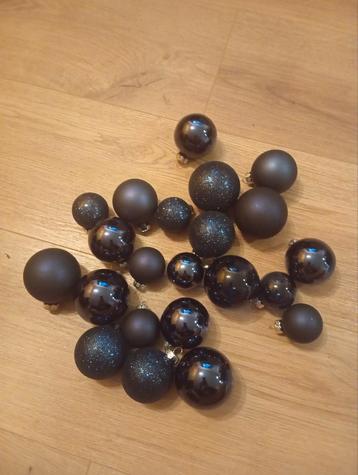 22 blauwe kerstballen  beschikbaar voor biedingen